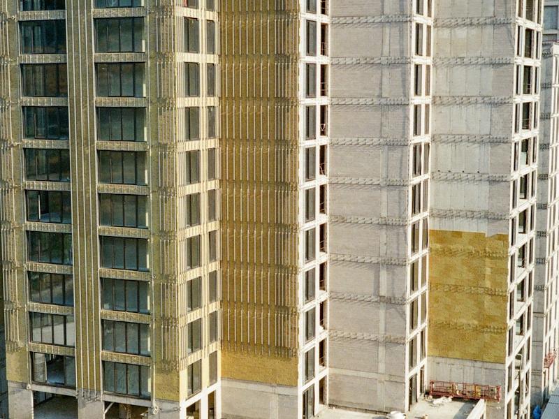 Detalle de obra con refuerzos y procesos para aislamiento externo.